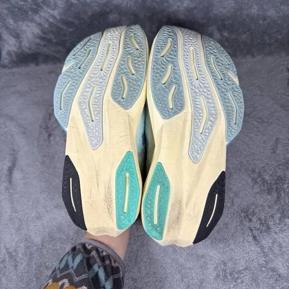 Women’s 8 New Balance FuelCell Rebel V4 Running Shoe Training Light Bouncy - Picture 5 of 6